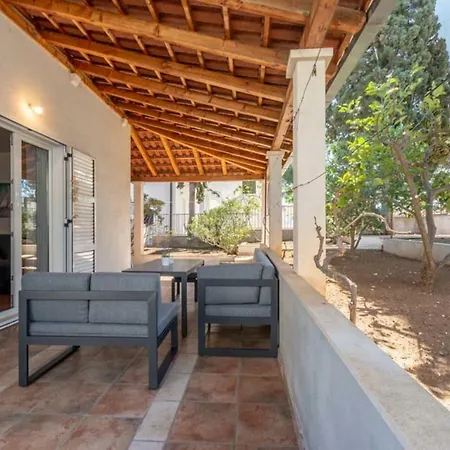 House Marlena Milna (Brac)
